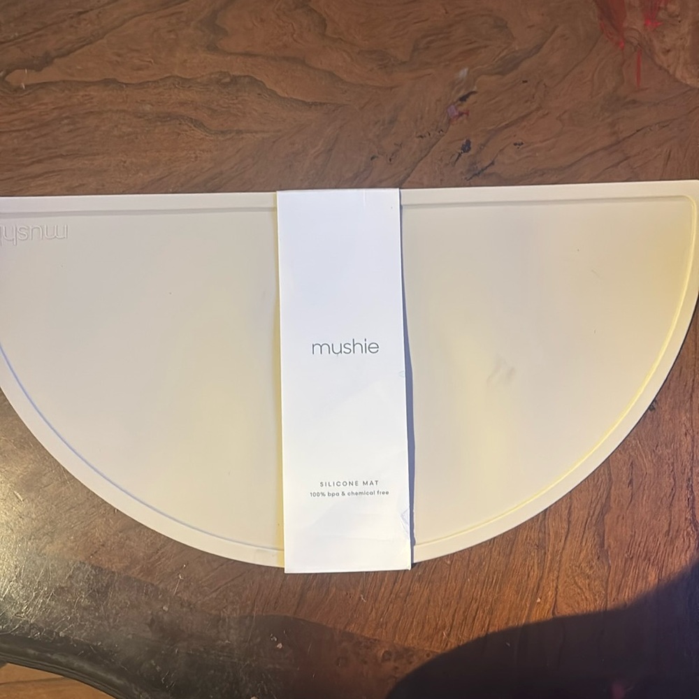 Mushie silicone mat